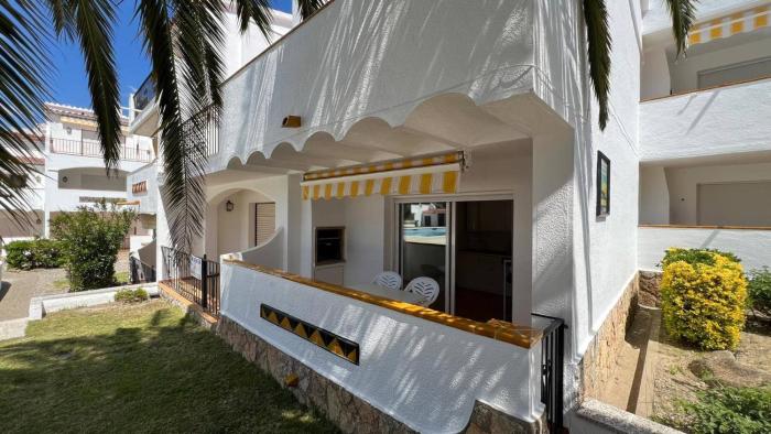 Piso planta baja salida piscina AV-03