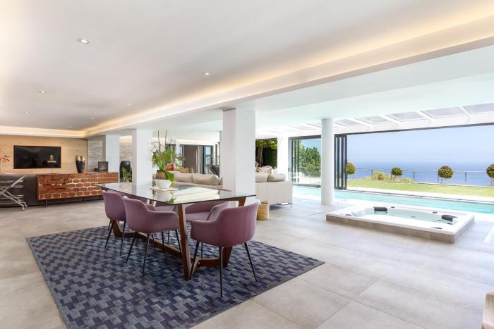 Horizon Sunset Camps Bay Apartment in Cape Town - 2 Bedroom 3 Bathroom No Powercuts