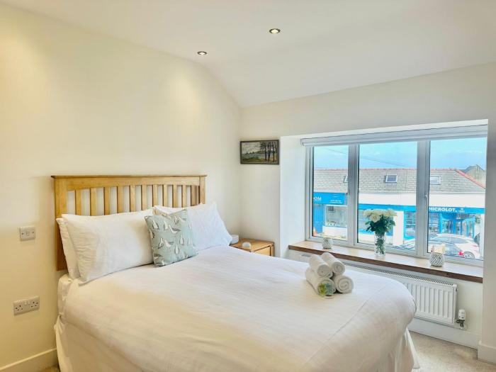 Stylish Mumbles Getaway-Parking Heart of Village - Pass the Keys