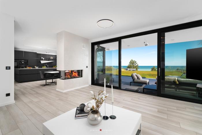 Villa "Black & White"