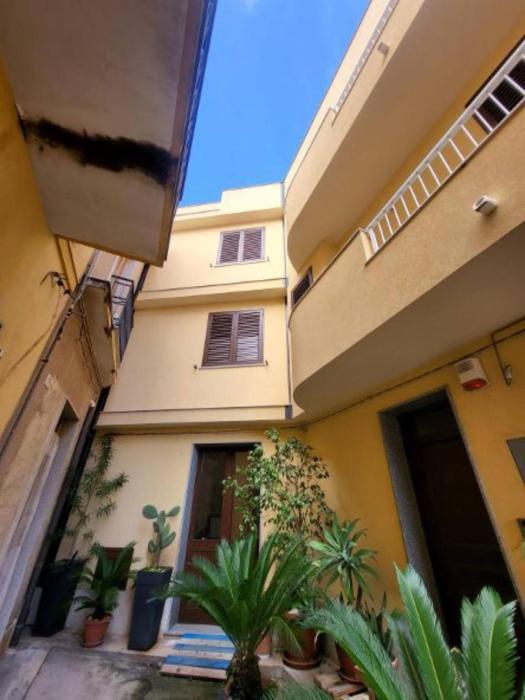 Two-story house in the city -climatized - wifi