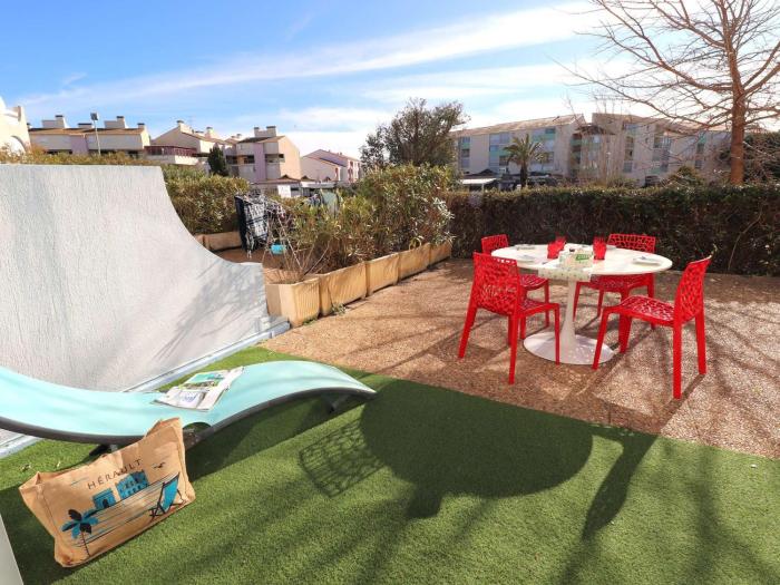 2 Pièces avec Grande Terrasse, Climatisation, Piscine et Parking au Grau-du-Roi - FR-1-307-139