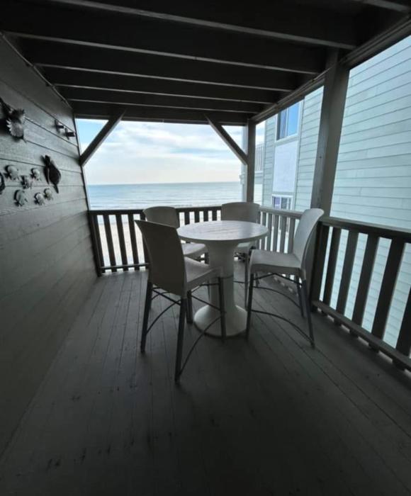 3 bedroom walk to garden city pier