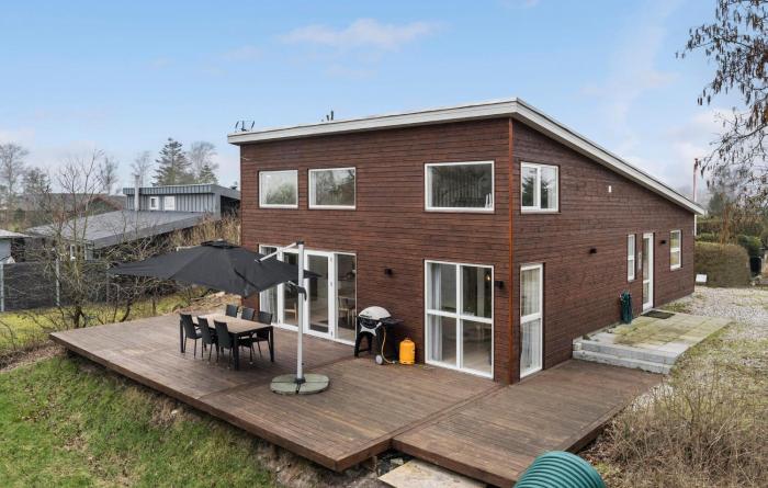 4 Bedroom Nice Home In Hadsund