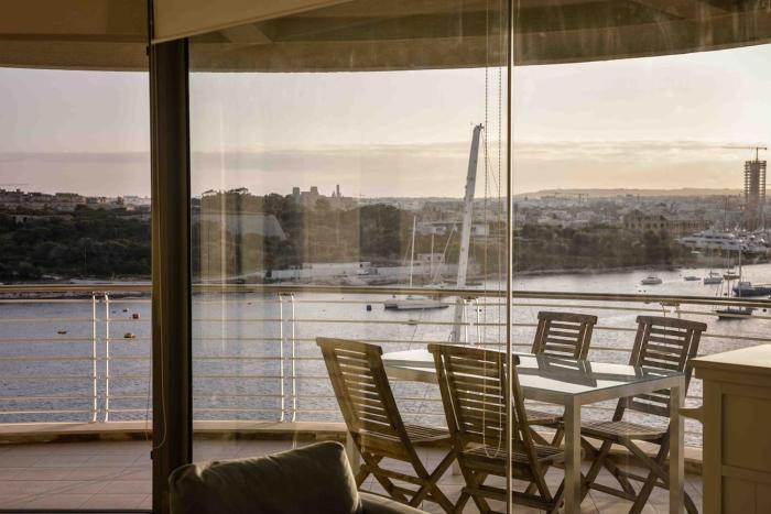 Seafront condo with a view of Valletta