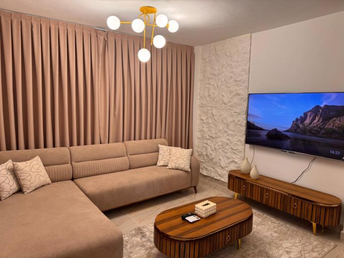 Luxury - 2 Bedroom Apartment B11