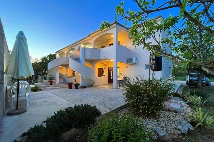 Apartments with parking space Biograd na Moru, Biograd - 23751