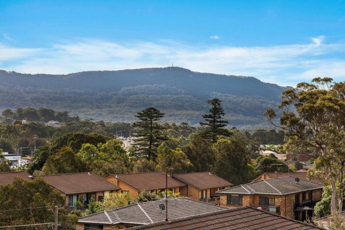 North Wollongong Abode With Escarpment Views