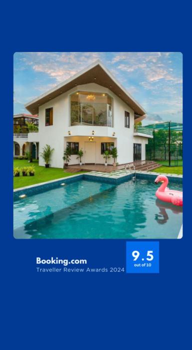 EKOSTAY - 8BHK La Flamingo Villa with Private Turf
