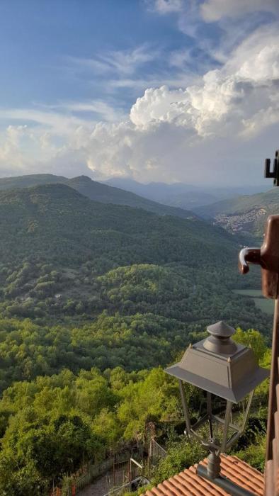 Eagles Nest Panoramic House in the Village with Fireplace