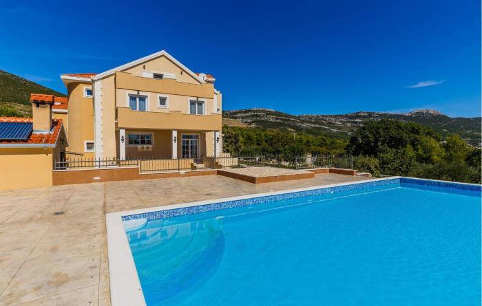 Amazing Home In Kastel Stafilic