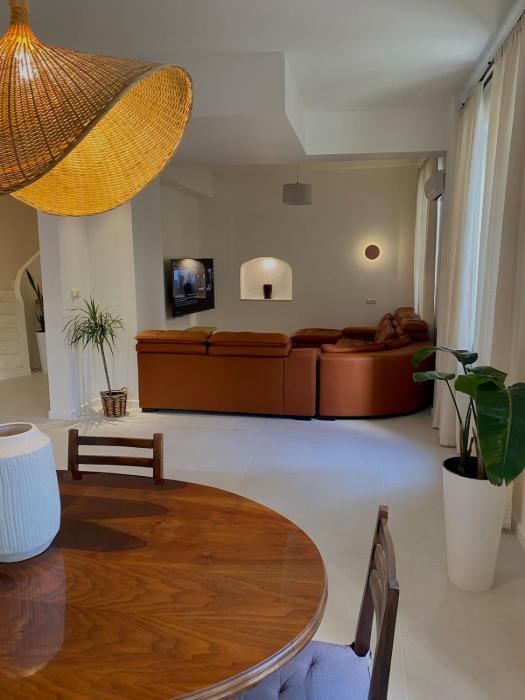 Villa with rooftop hot tub