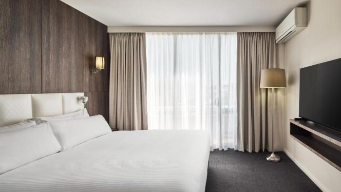 Holiday Inn Warwick Farm by IHG