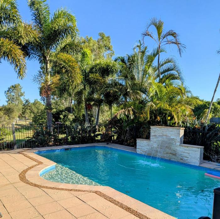 Modern Home - 10 Guests - 5 Bedrooms and Pool