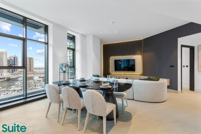 Luxe 2 Bedroom with Burj Khalifa and Canal Views