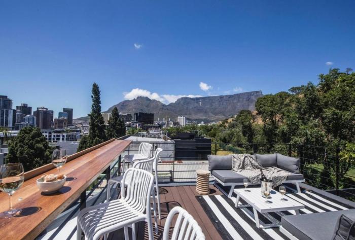 The Honeycomb a 3 Bed in De Waterkant with Hot tub