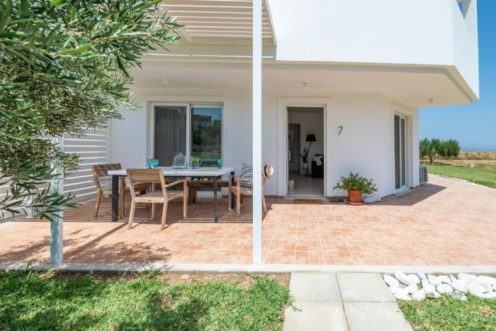 Einalia Holiday Homes by the Beach