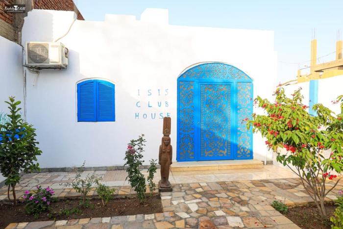 Isis Club House