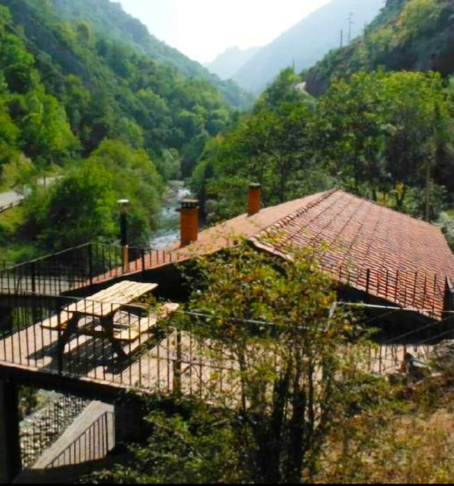 Apartamento con jacuzzi a orillas del Río Sella