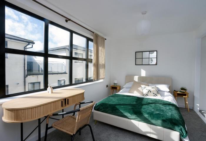 Stylish Seaside Stay - Spacious Ramsgate Apartment - New Build, Underfloor Heating, Perfect Location