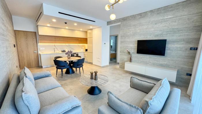 Malberry Park 304 - Modern 2bedroom Apt with Shared Heated Pool, Sauna, Gym, Jacuzzi