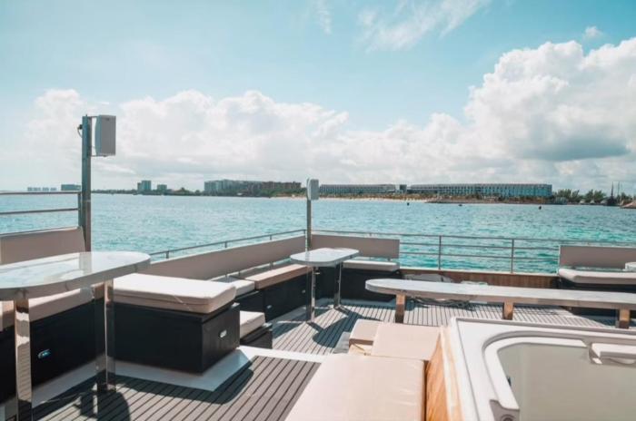 Catamarán de lujo HASTEN