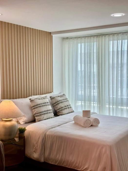 Aesthetic Studio Unit in Abreeza T2 with Paid Parking