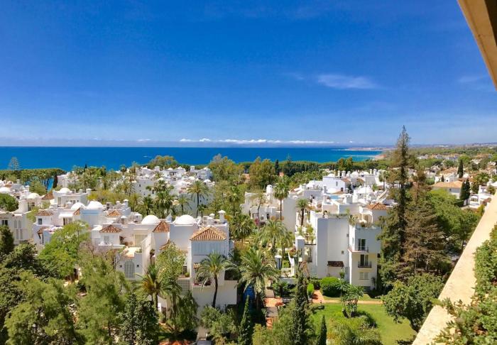 Encantador apartamento en Marbella, bonita terraza y vista al mar