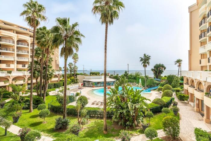 Family Sea view with pools near shops and beaches
