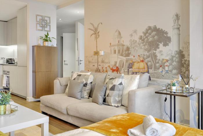 Trendy 3-Bed, 2-Bath - O2 London Escape - Your Ideal Stay