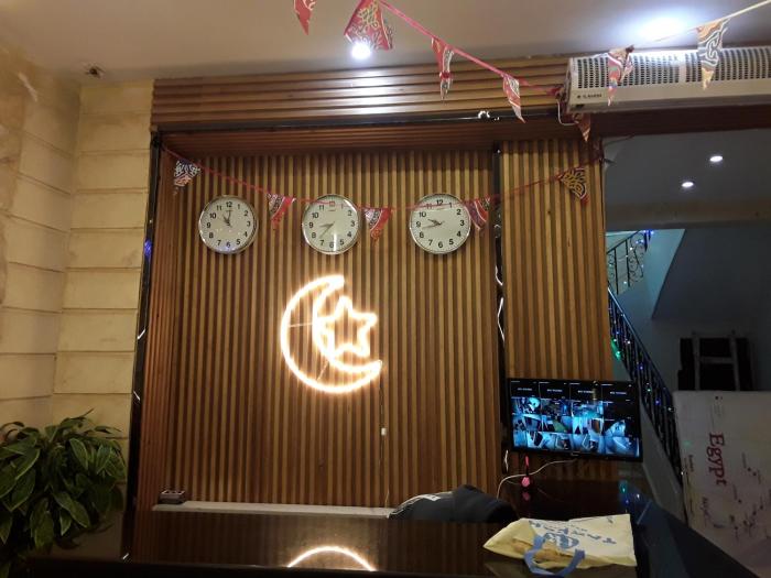 Amigos pyramids view inn