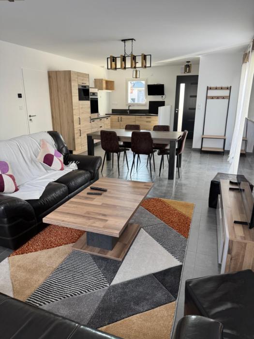 Maison 4 chambres près d Angers et à 500 m de la Loire