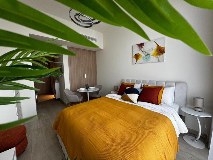 Sunlit serenity Studio Azizi Riviera