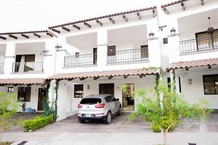 Beautiful Modern Home in Res San Andres