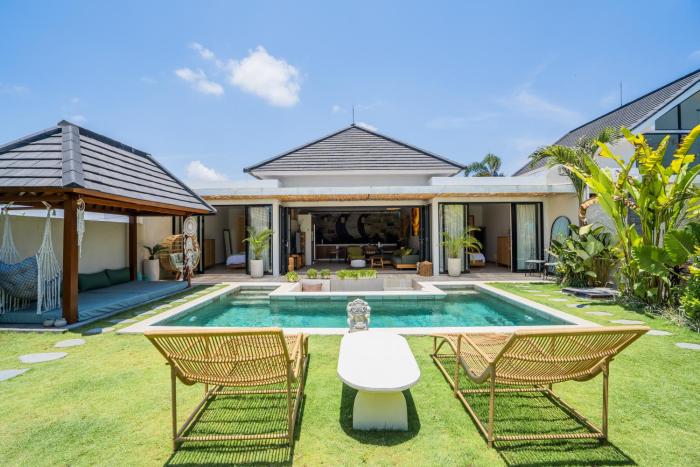 The Orange Sky - 3BR Pool Villa in Kerobokan