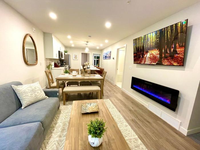 Mountain View Luxury Condo at Banff Entrance