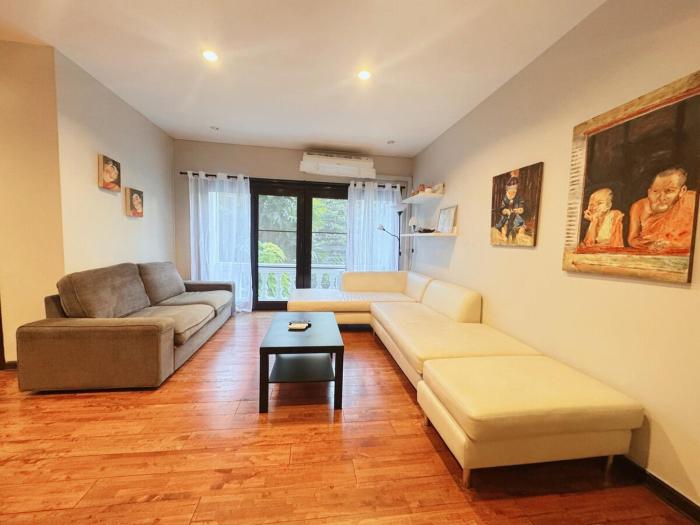 Bangkok Phomphong Villa联排泰式别墅