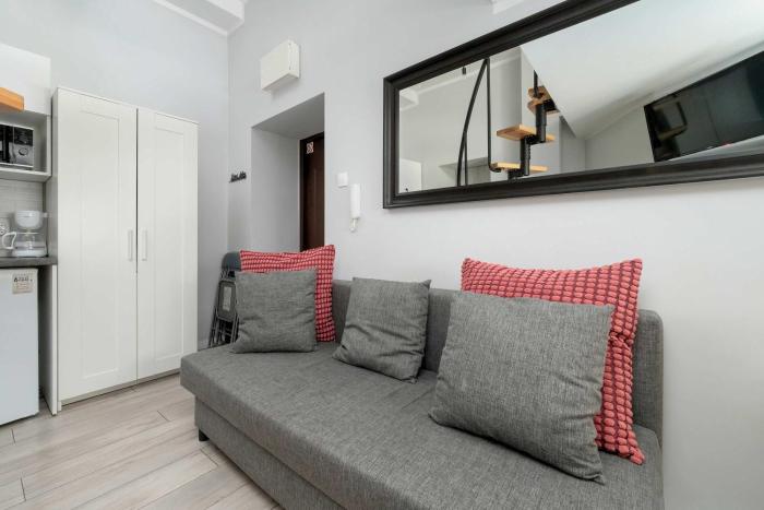 Cozy Studios Mielczarskiego with Mezzanine in Łódź by Noclegi Renters