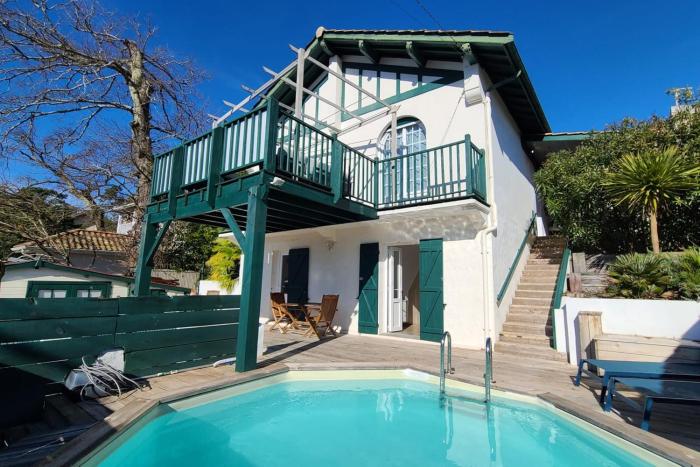 Spacious house with garden and pool