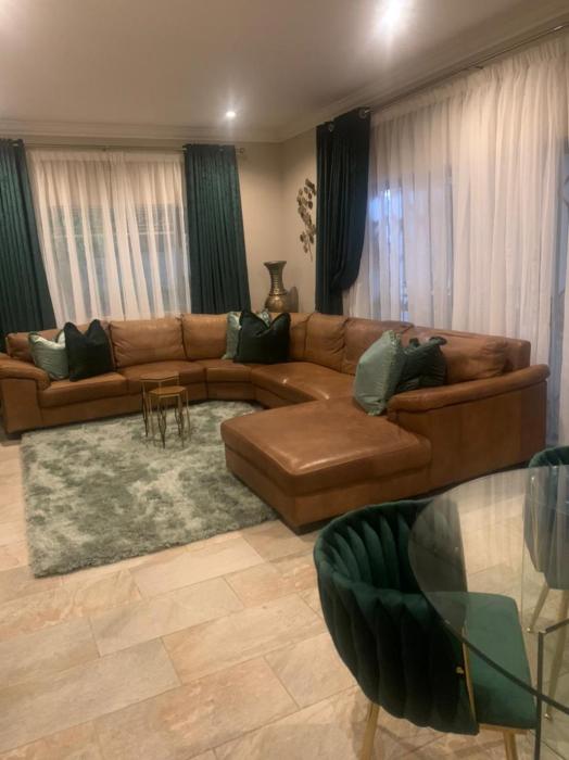 Home Away from Home - Deluxe Queen & Twin Apartment