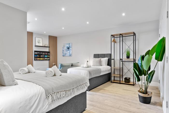 Warm & Welcoming Stay, Near Arnos Grove