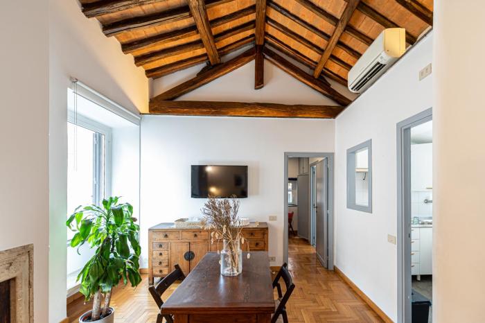 Piazza Navona the most central apartment