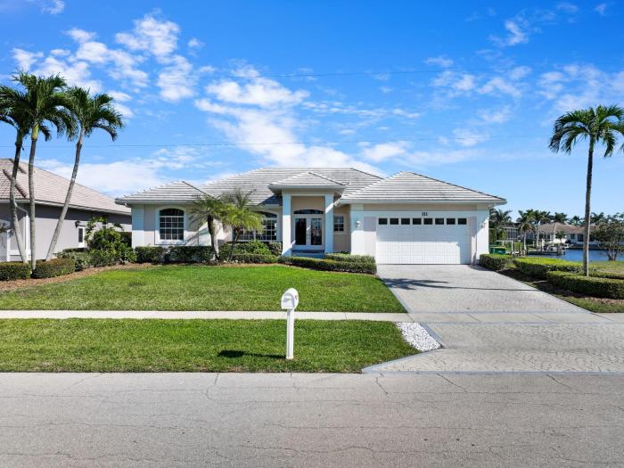 Luxuriously furnished waterfront home with poolspa