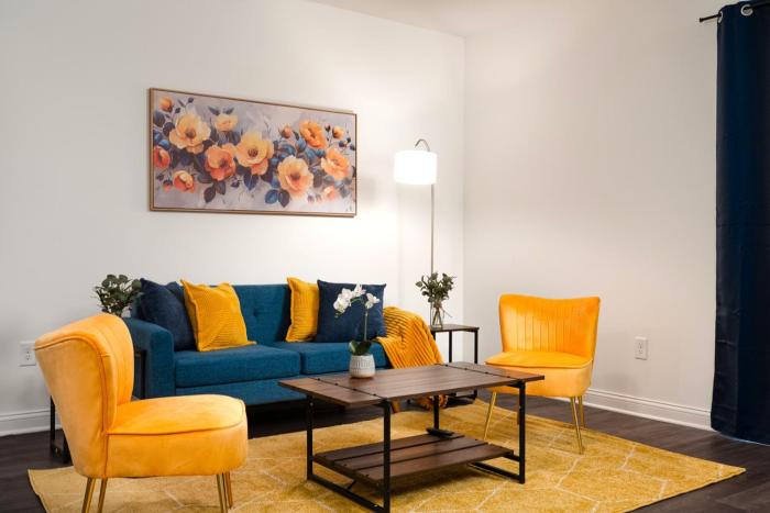 Golden Sun Spacious 1BR Pond View King Bed WFH Gym