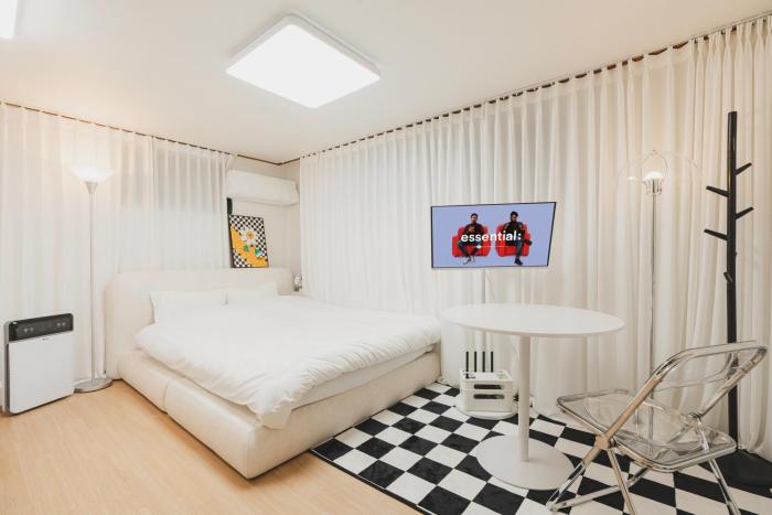 BNear Hongdae Station, 30sec on foot