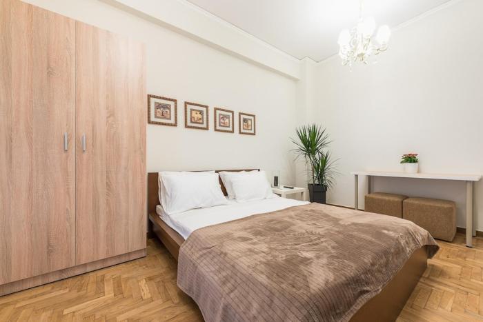 Home 7 Minutes Away From Stavros Niarhos