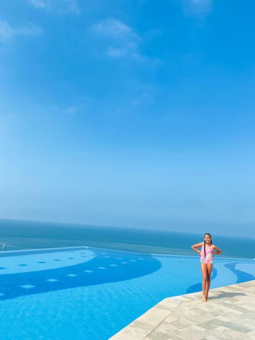 Duplex de Luxo com vista para Piscina e Enseada