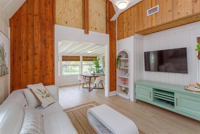 Hope House- Vacation Village 1 Bedroom with Loft