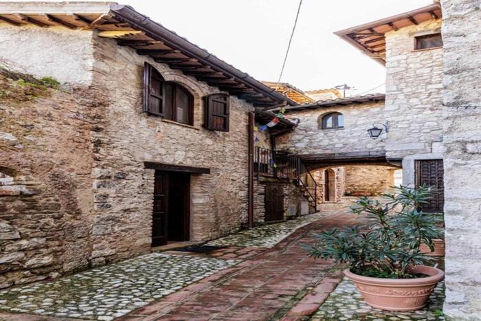 Apartment in Firenzuola near Lake Arezzo