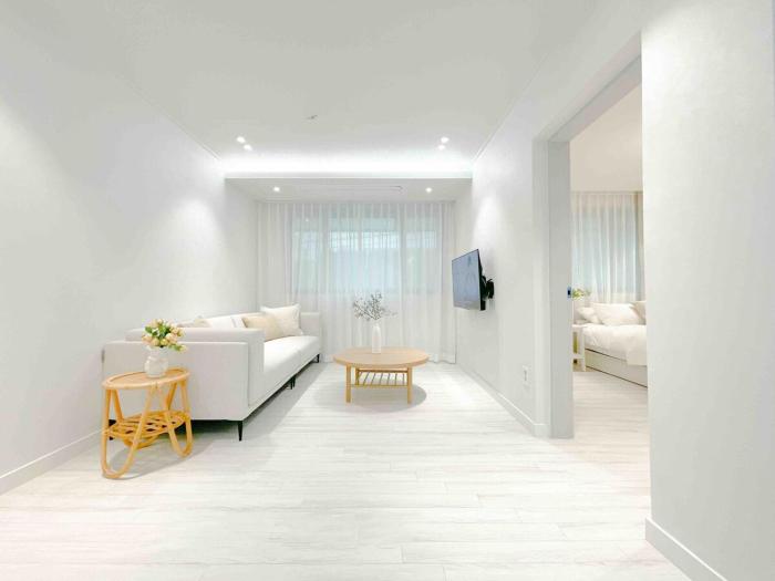 Designer Cozy 3BR House in Hongdae